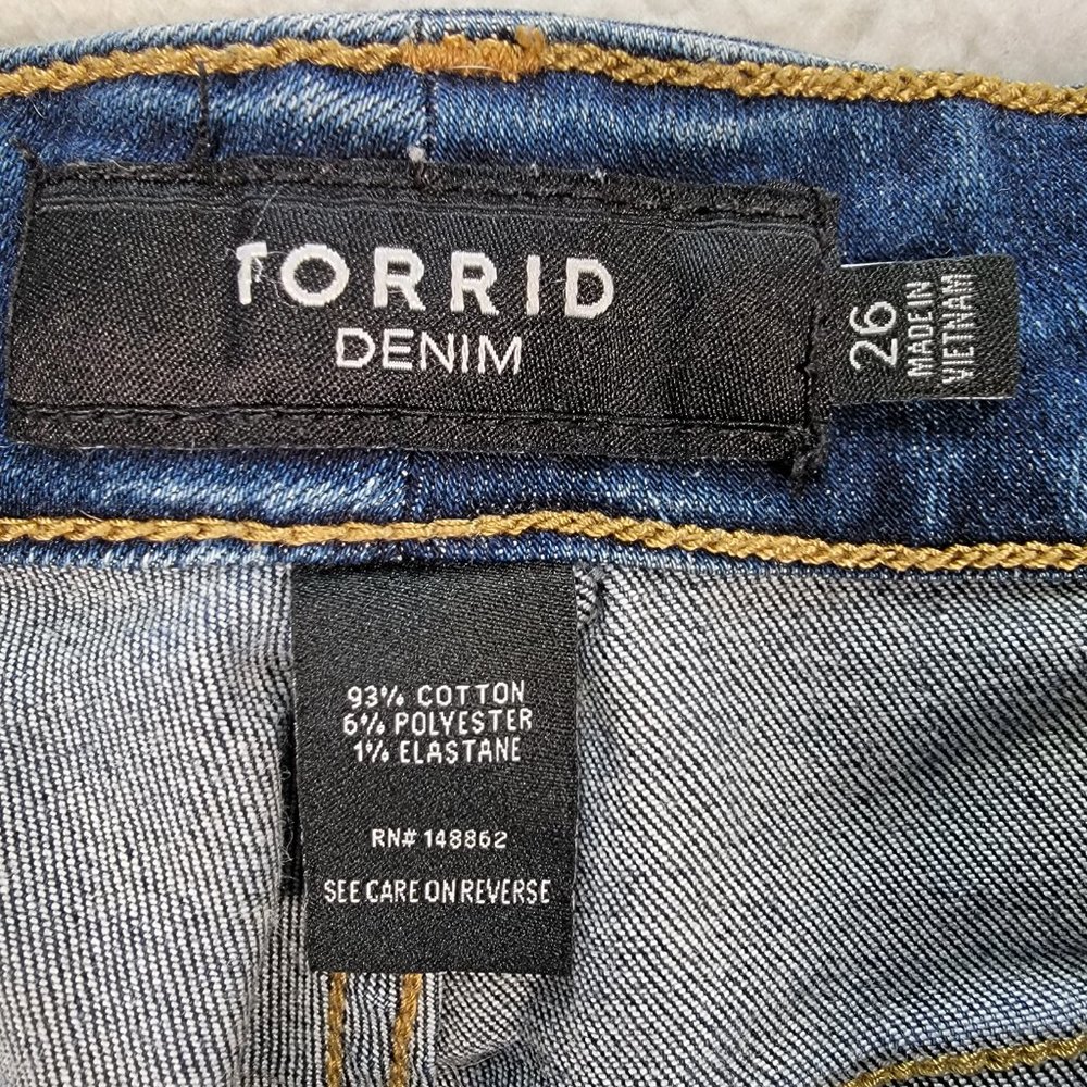 Torrid Plus Size Dark Blue Denim Stretch Mid Rise Cropped Straight Jeans - Picture 13 of 15